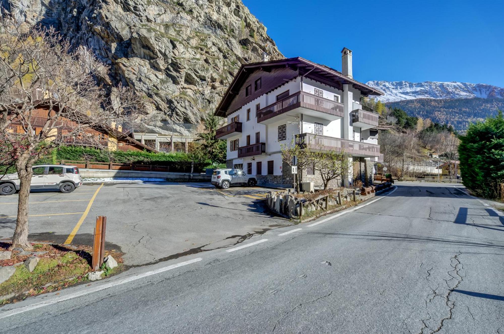 Casa Entreves - Ristrutturata Con Parcheggio Курмайор Экстерьер фото